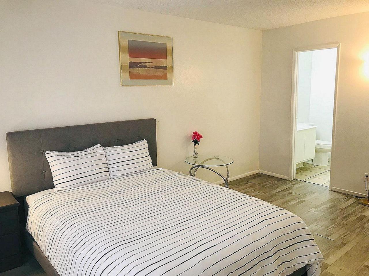 Super 1 Bedroom With Private Bathroom, Shared Kitchen Room -3 Las Vegas Extérieur photo