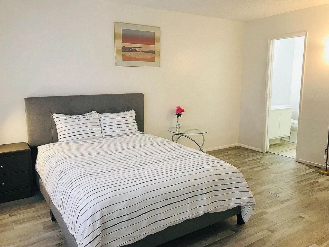 Super 1 Bedroom With Private Bathroom, Shared Kitchen Room -3 Las Vegas Extérieur photo