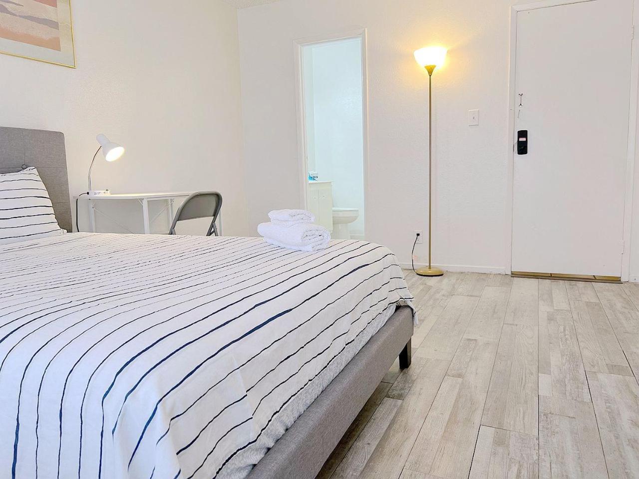 Super 1 Bedroom With Private Bathroom, Shared Kitchen Room -3 Las Vegas Extérieur photo