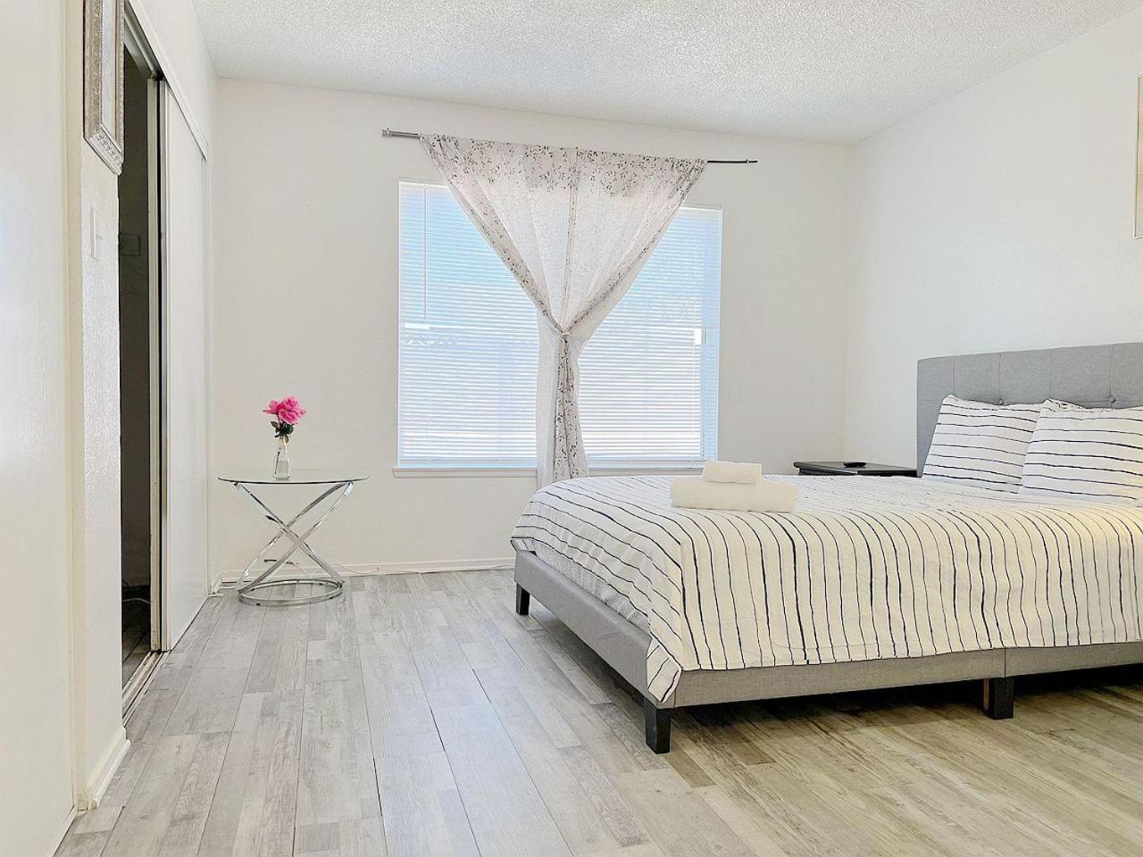 Super 1 Bedroom With Private Bathroom, Shared Kitchen Room -3 Las Vegas Extérieur photo