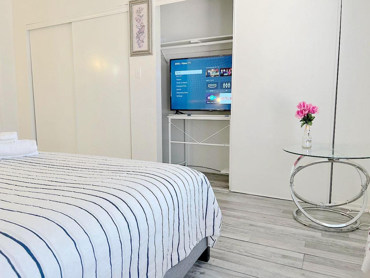 Super 1 Bedroom With Private Bathroom, Shared Kitchen Room -3 Las Vegas Extérieur photo