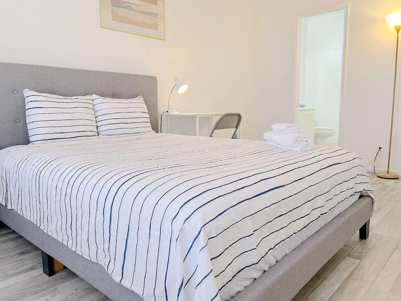 Super 1 Bedroom With Private Bathroom, Shared Kitchen Room -3 Las Vegas Extérieur photo
